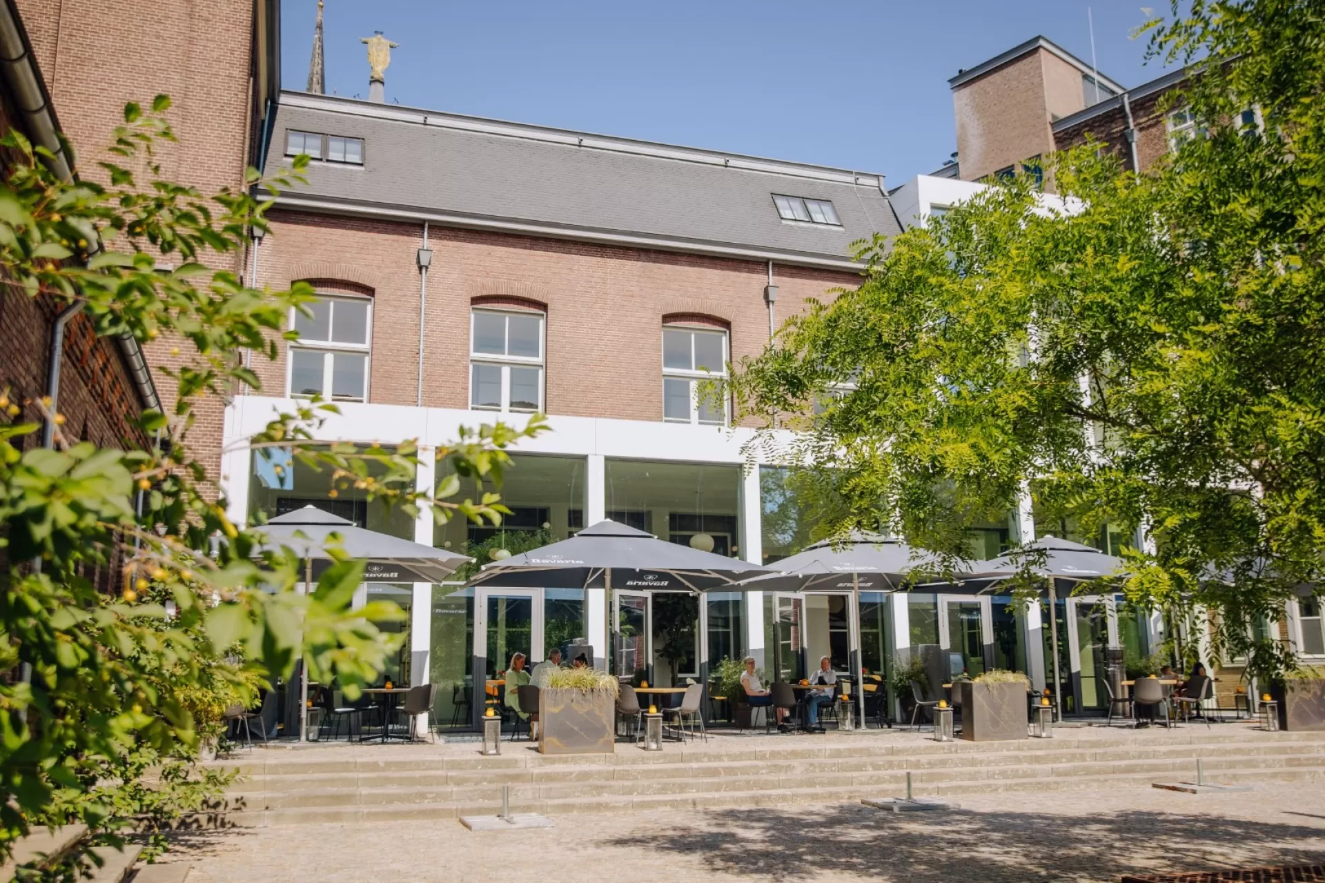 DOMUSDELA Marienhage binnentuin House of Yellow