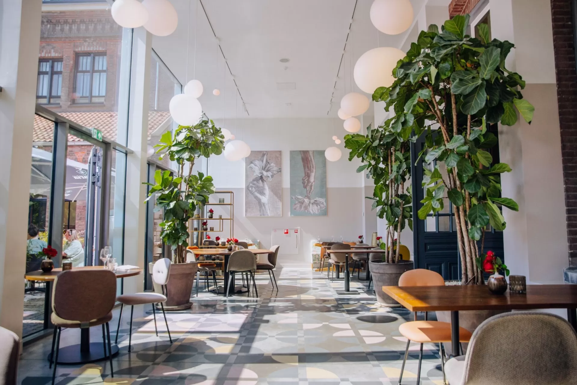 DOMUSDELA Marienhage Brasserie Rita House of Yellow