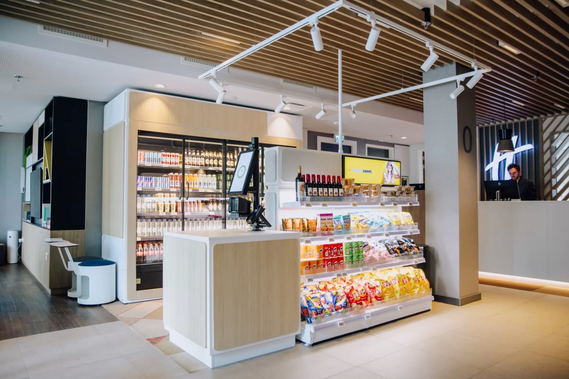 Holiday Inn Eindhoven Airport House of Yellow 1