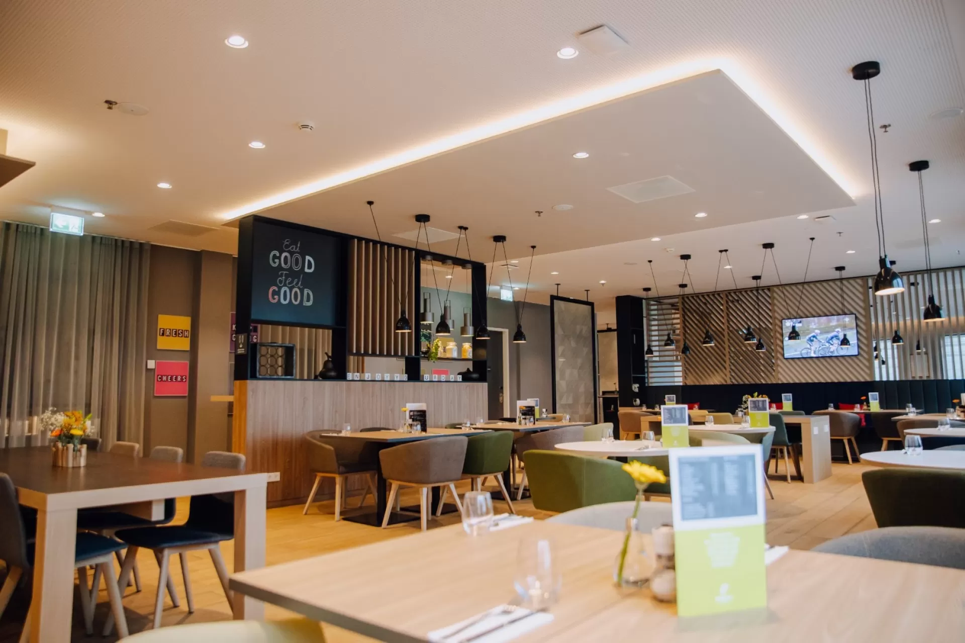 Holiday Inn Eindhoven Airport House of Yellow 4