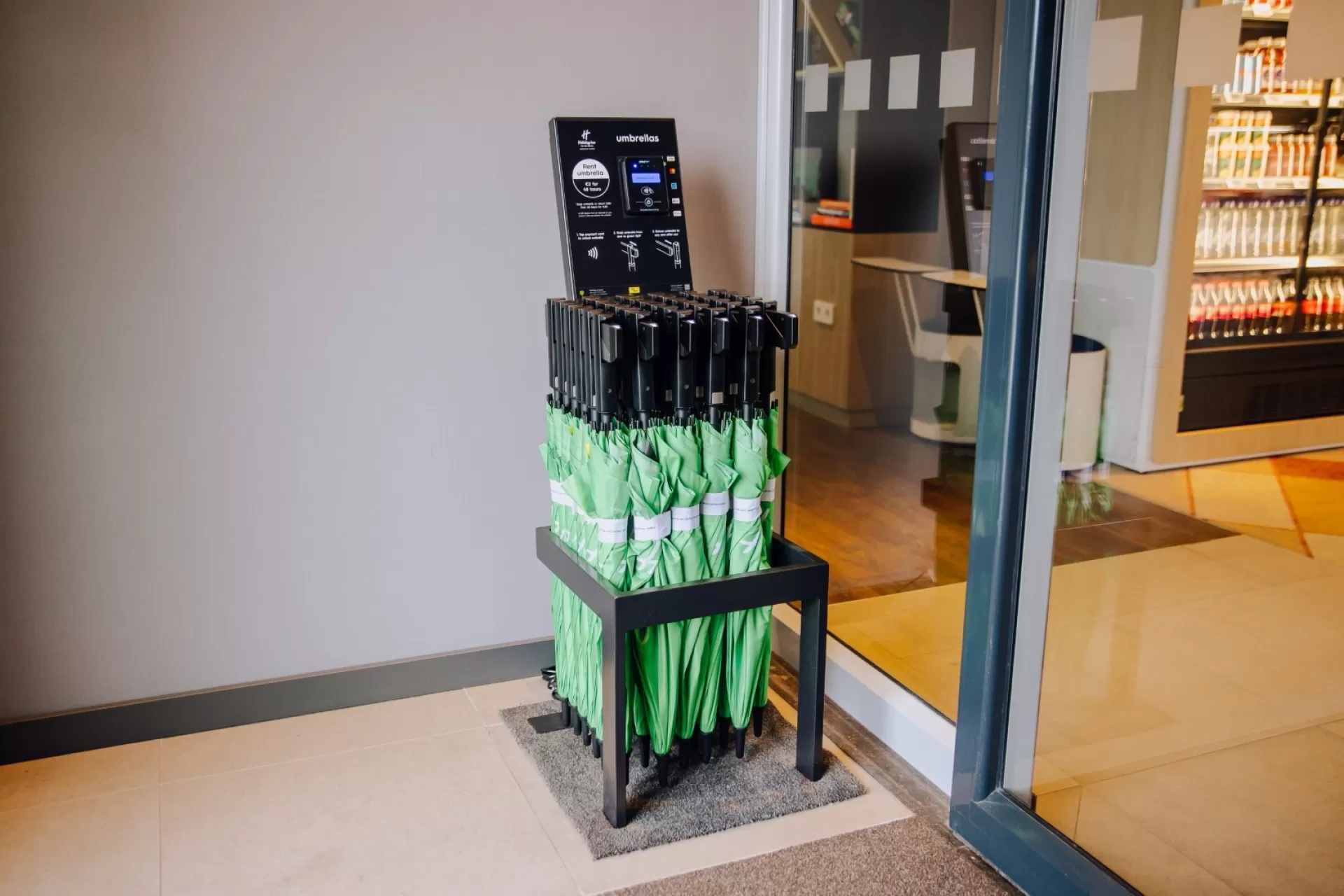 Holiday Inn Eindhoven Airport House of Yellow 9